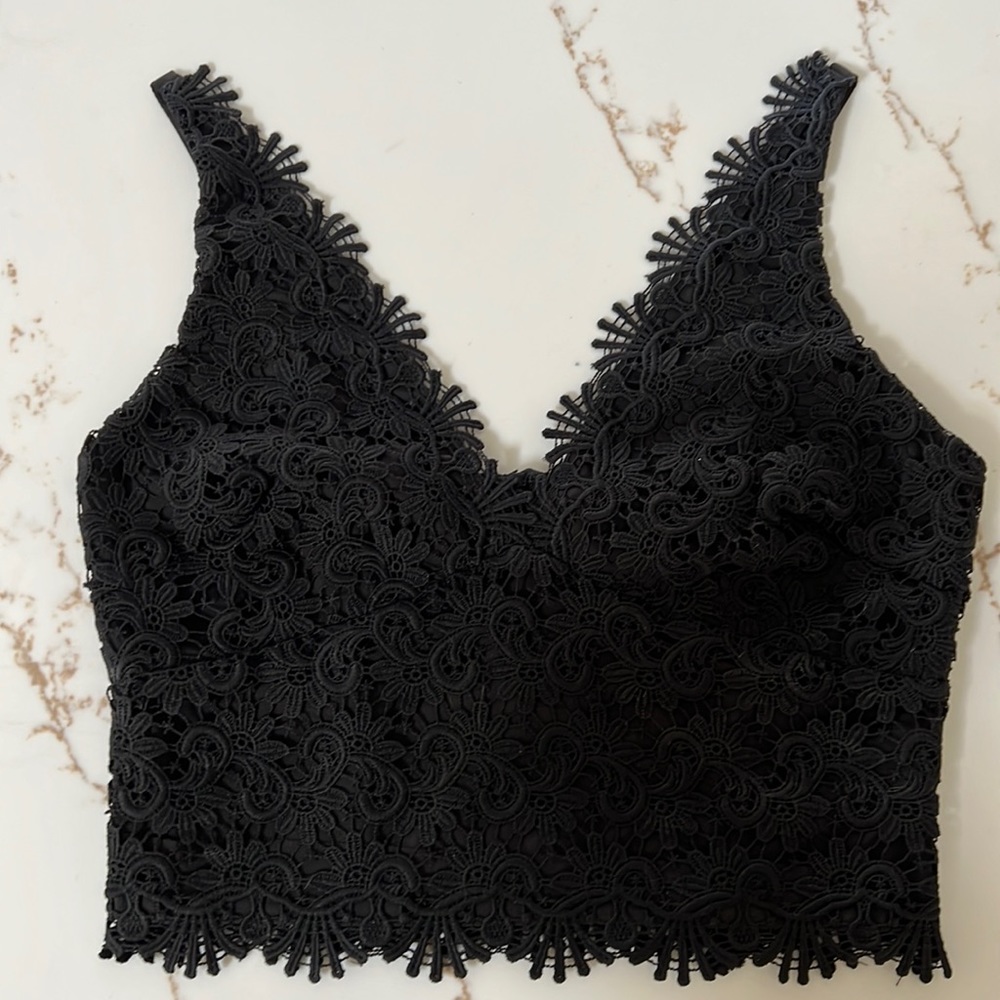 LUCY PARIS SUPER CUTE CROP TOP SIZE SMALL